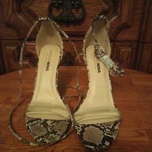 Fashion Nova Heels In Snakeskin Size 8